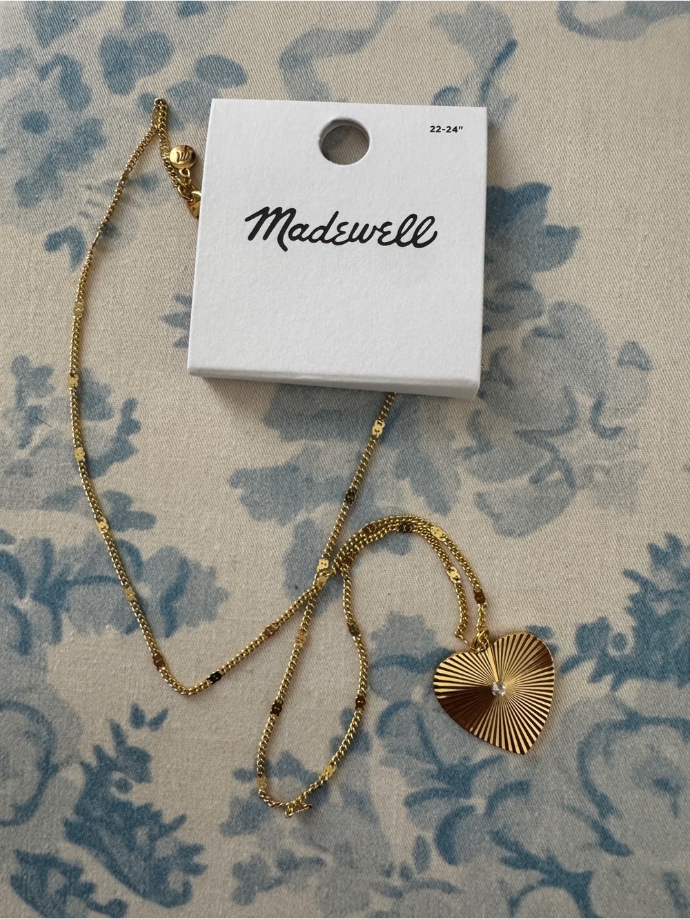 SOLD // Madewell NWT Engine Turned Heart Pendant Necklace in Antique Gold - Picture 4 of 5